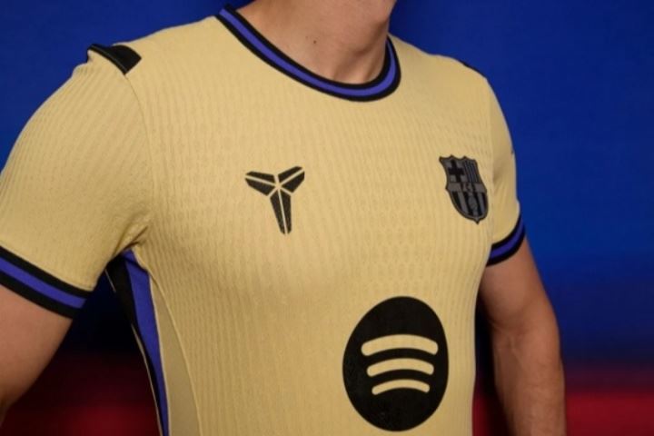 巴萨公布下赛季客场球衣：球衣元素致敬科比 7月31日赛场首秀