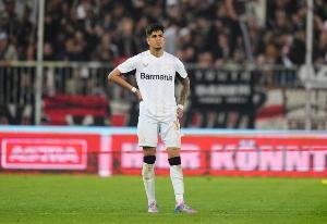 记者：热刺有意药厂后卫因卡皮耶，高额转会费是交易的最大阻碍