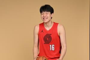 杨瀚森谈球迷日：本来还准备了一首英文歌 现在留着压箱底了