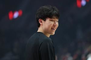 阿夫迪亚：我曾和瀚森一样英语不流利 所以希望帮助他&甚至学中文