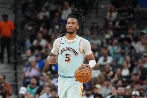 组织亮眼！卡斯尔25分钟9投5中砍下16分9助攻 仅1次失误